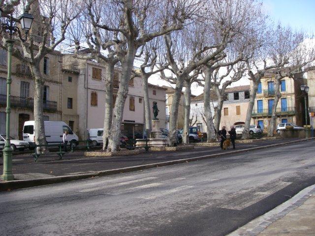 Place-de-la-republique-cruzy